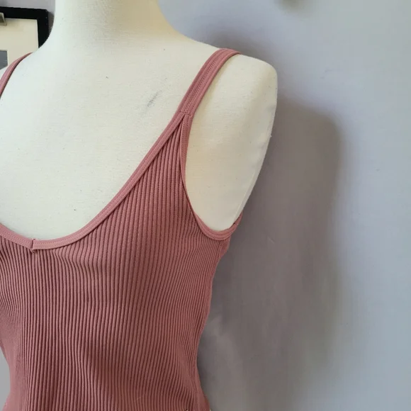Vuori Women's Rib Crop Tank Top M - Picture 6 of 15